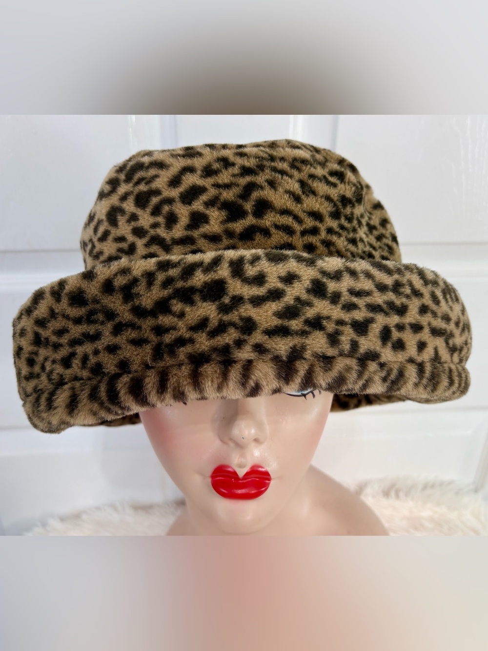 Vintage 70s Faux Fur Leopard Print MOD Bucket Hat Large